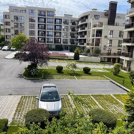 Apartment In Long Shkorpilovtsi